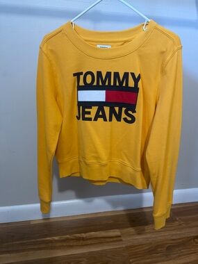 Tommy Hilfiger Women's Yellow Crew Sweatshirt with Logo Block